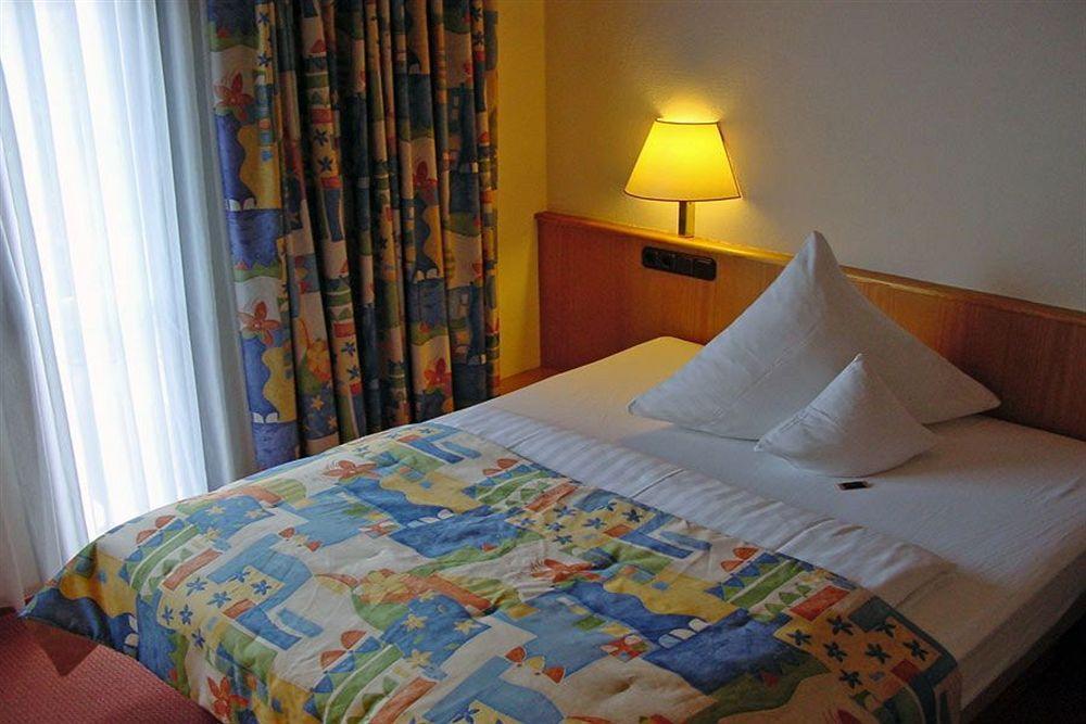 Stadt-Gut-Hotel Filderhotel Ostfildern Exteriör bild