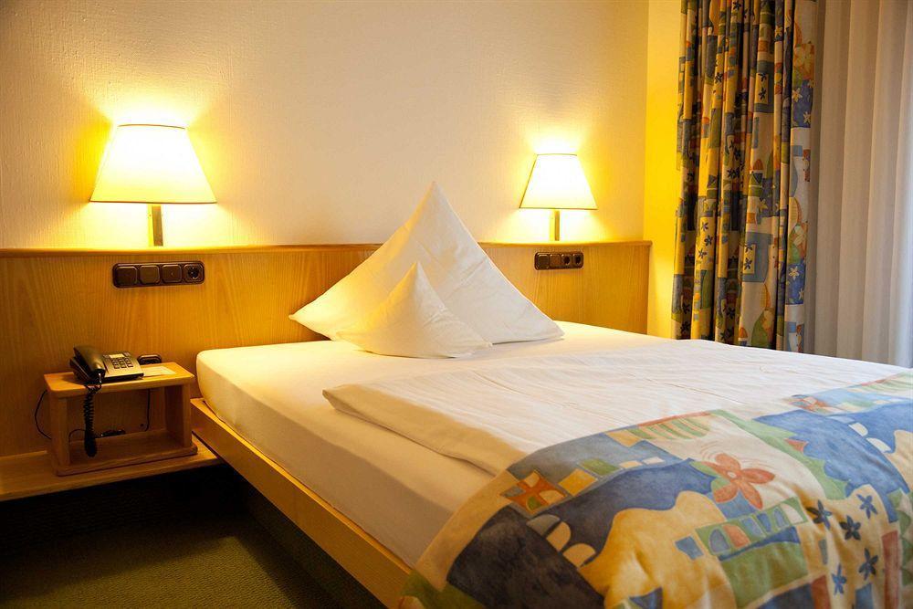 Stadt-Gut-Hotel Filderhotel Ostfildern Exteriör bild